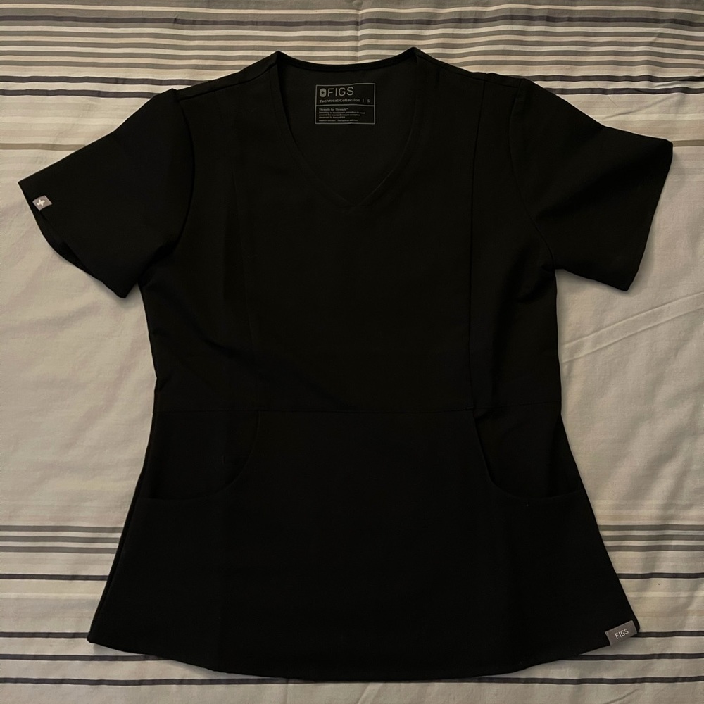FIGS - Black Aburi V-Neck Scrub Top